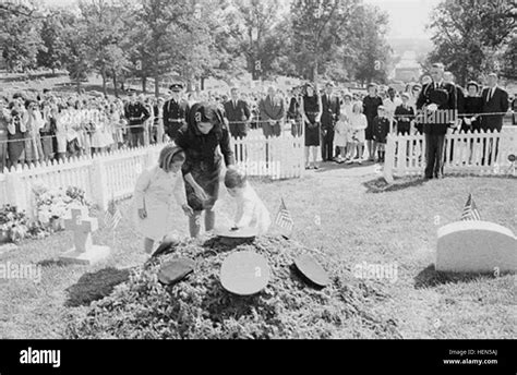 Jacqueline Kennedy and family visit JFK grave circa 1965 Stock Photo - Alamy