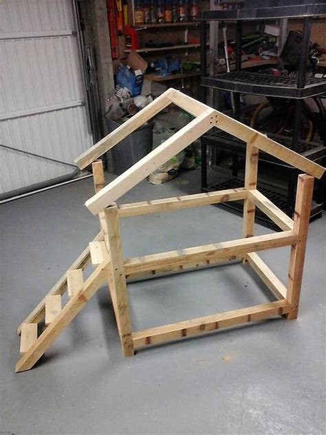 DIY Wood Pallet Cat House | Cat house diy, Outdoor cat house diy, Cat ...