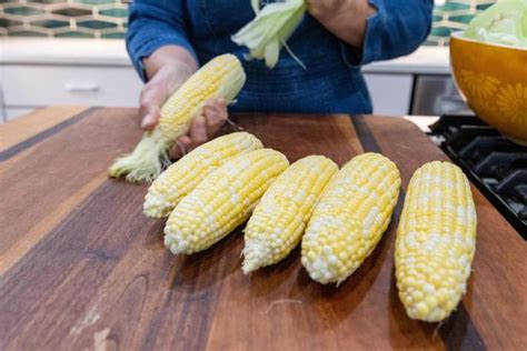 How to Freeze Corn on the Cob | HGTV