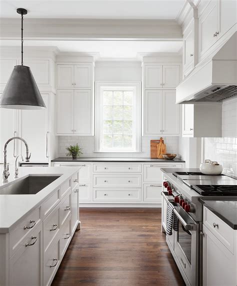 30+ White Kitchen With Black Countertops – HomeDecorish