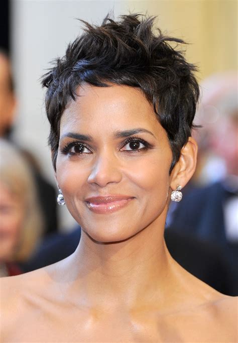 Halle Berry to present at the Oscars - INFORMATION NIGERIA