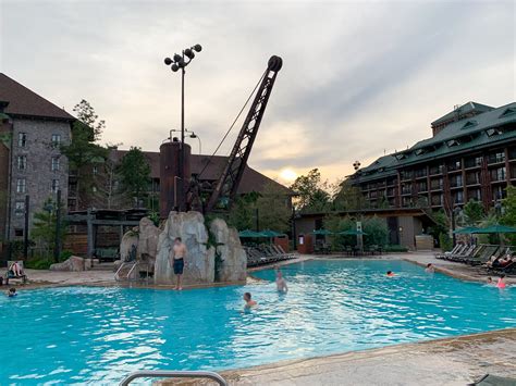 We tried 1 of Disney’s cheapest deluxe resorts — here’s what Disney’s Wilderness Lodge is like ...