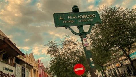 Explore the Vibrant and Cultural Malioboro Street | Yogyakarta, Indonesia