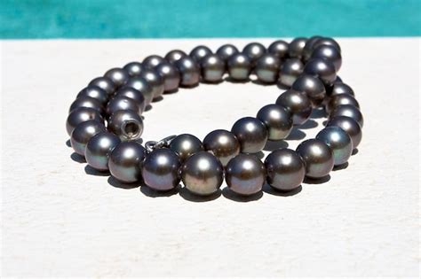 Premium Photo | Black pearl necklace