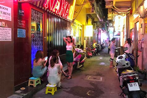 Bui Vien Street: Nightlife Heaven for the Youth in Saigon - SESOMR