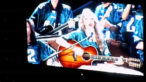 Taylor Swift video...love her Eagles jersey! - YouTube