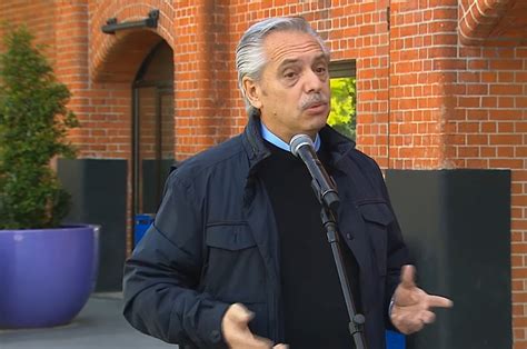 Alberto Fernández votó en Puerto Madero, habló 62 segundos ante la ...