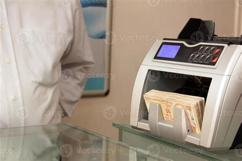 money counting machine 799040 Stock Photo at Vecteezy