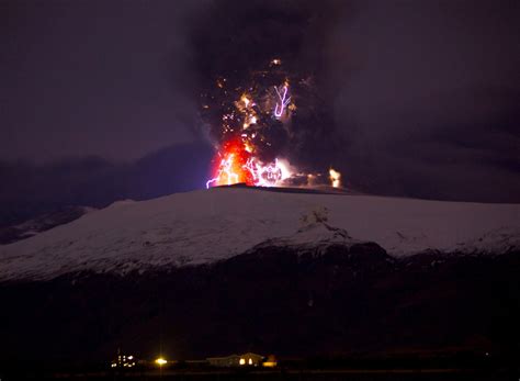 ‘Dirty thunderstorm’: Lightning in a volcano - NBC News