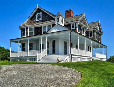 Dick Cavett's Shingle-Style Summer Cottage in Montauk - Hooked on Houses