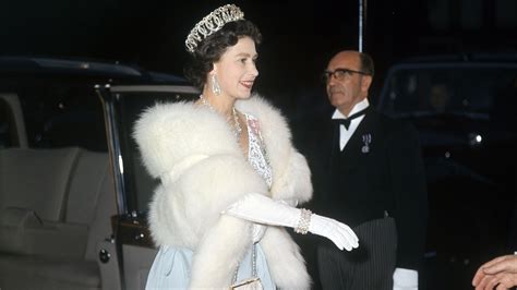 Royal outfits: Queen Elizabeth II's fashion legacy composed of frock ...