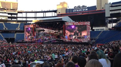 5 Second of Summer - Live - Amnesia - 8-7-14 Gillette Stadium Foxboro MA - YouTube