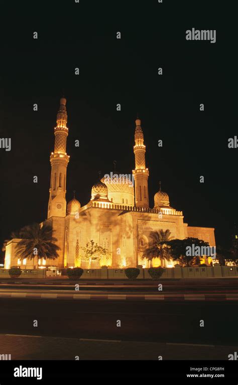 Beautiful Architecture of Mosque in Dubai Stock Photo - Alamy