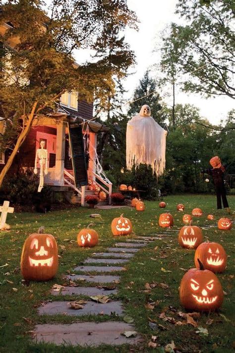 50 Amazing Outdoor Halloween Decorations Ideas For This Year | Spooky outdoor halloween decor ...