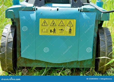 Lawn Mowing Signs Stock Photos - Free & Royalty-Free Stock Photos from Dreamstime