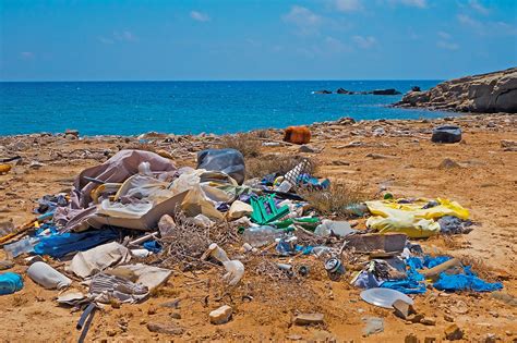 Ocean pollution : when plastic replaces white sand - OMPE ...