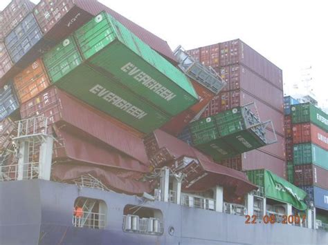 Accidents with Container Ships (95 pics) | Ocean freight, Ship, Accident