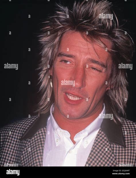 Male singer 1980s hi-res stock photography and images - Alamy