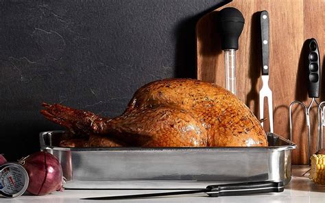 The 14 Best Turkey Roaster Pans to Buy for Thanksgiving 2021 | SPY