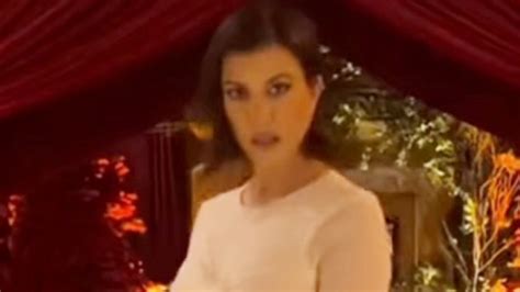 Kardashian fans praise Kourtney for flaunting new curves in skintight dress at Christmas party ...