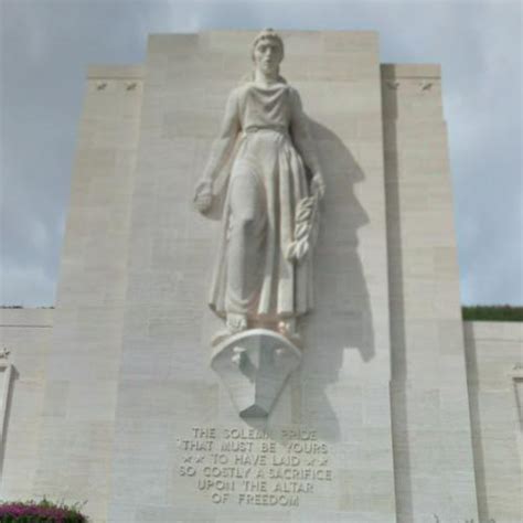 Statue of Lady Columbia in Honolulu, HI - Virtual Globetrotting