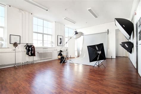 Pin de Pascal Fielmich em Photo Studio | Interior de um estúdio ...