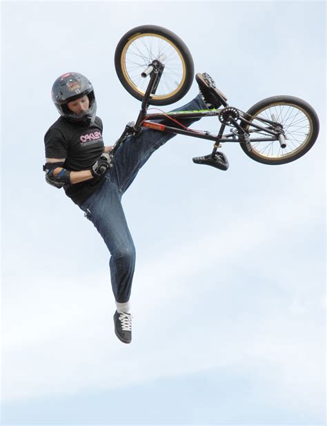 File:Bmx vert jump (181086335).jpg - Wikimedia Commons