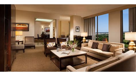 Dallas Guest Rooms & Suites | Omni Dallas Hotel at Park West