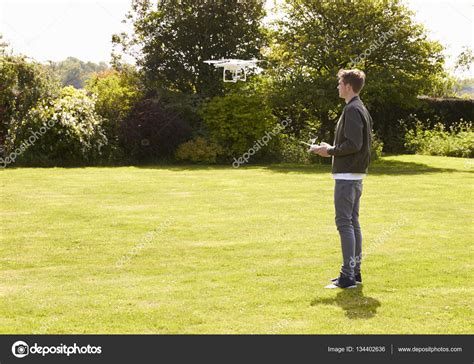 Man Flying Drone Quadcopter — Stock Photo © monkeybusiness #134402636