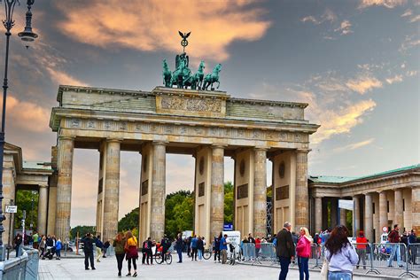 Brandenburg Gate - The sensational monument of unity and peace ...