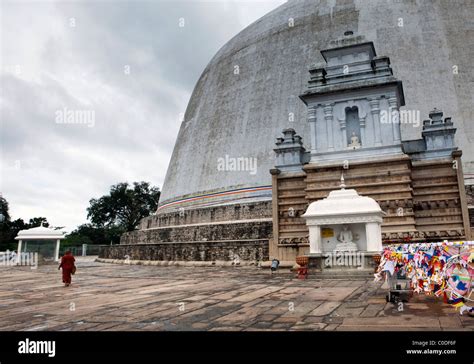 A view of the Ruwanweliseya Dagoba in the ancient city of Anuradhapura in Sri Lanka Stock Photo ...