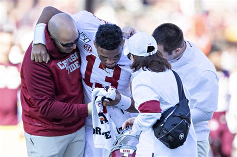 Alabama QB Tua Tagovailoa's Hip Injury Is Reportedly 'Very Serious' And Is Being Compared To Bo ...