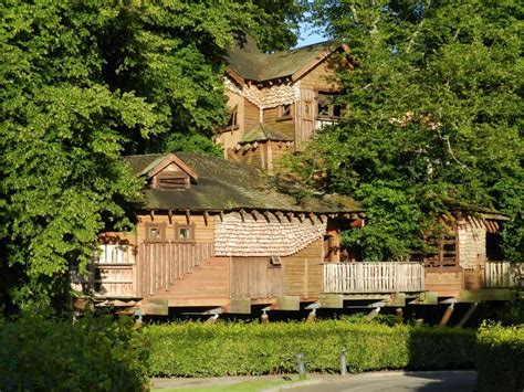 The Treehouse Restaurant at the Alnwick Garden | Cool tree houses, Tree house, Cool places to visit