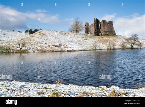 Scottish castles winter snow hi-res stock photography and images - Alamy