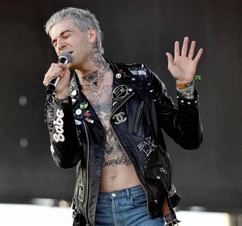 10 Best The Neighbourhood Songs of All Time - Singersroom.com