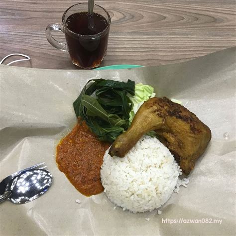 Nasi ayam penyet kat food court Emart Batu Kawa