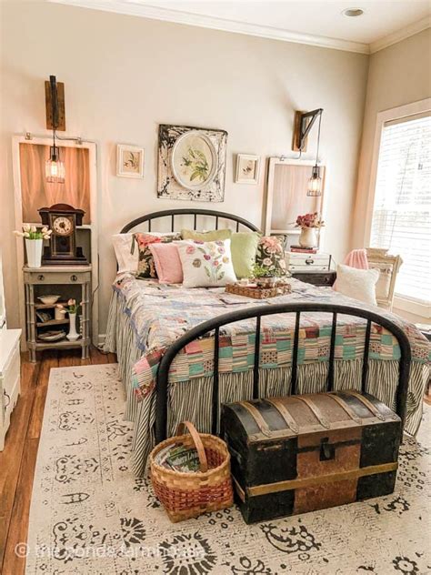 9 Antique & Vintage Bedroom Ideas For A Modern Farmhouse Style