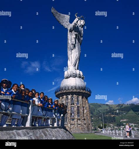 Quito El Panecillo La Virgen de Quito Jungfrau statue sculpture ...