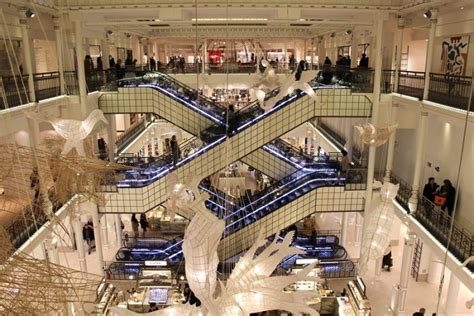 GUIDE TO LE BON MARCHE LARGE DEPARTMENT STORE IN PARIS