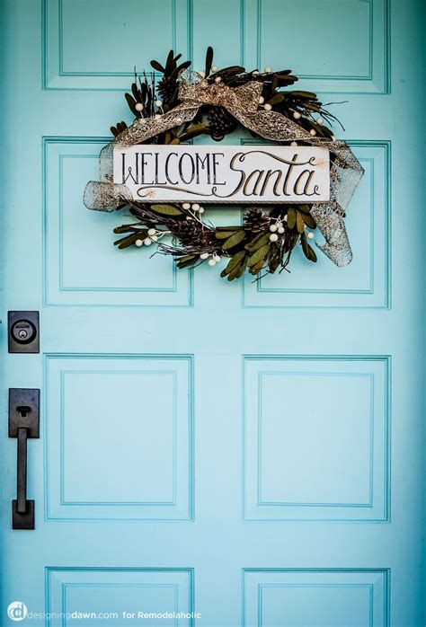 Remodelaholic | DIY 'Welcome Santa' Holiday Sign