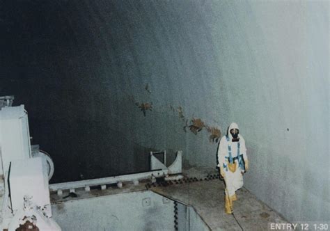 Inside Three Mile Island reactor building, 1981 : r/megalophobia