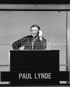 PAUL LYNDE IN THE CENTER SQUARE ON "THE HOLLYWOOD SQUARES" - 8X10 PHOTO (CC436) | eBay