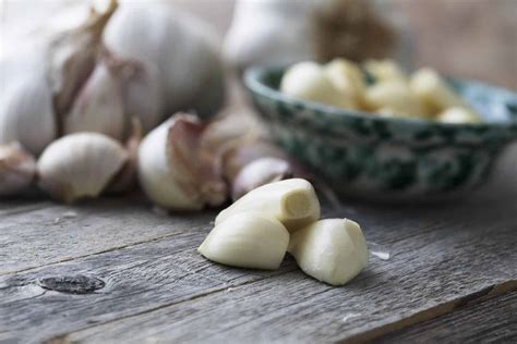 Can You Freeze Peeled Garlic? - The Kitchen Journal