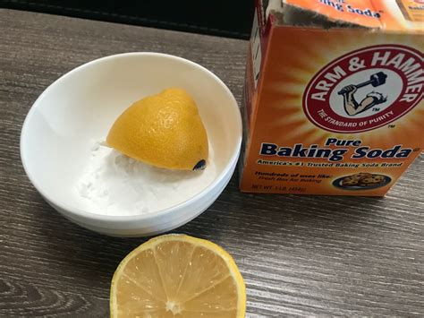 How to Use a Lemon and Baking Soda to Clean Your Car's Headlights