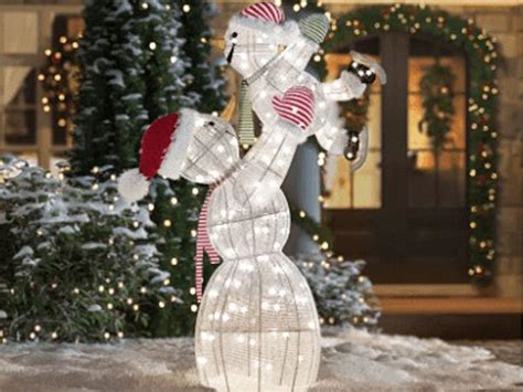 16 Festive Outdoor Christmas Decorations Worth Buying