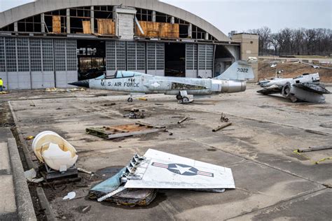 Ohio tornado hits Air Force museum hangar, damages planes at Wright ...