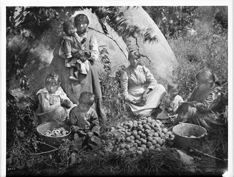 File:Group of Yokut Indian women and children preparing peaches, Tule River Reservation nea ...