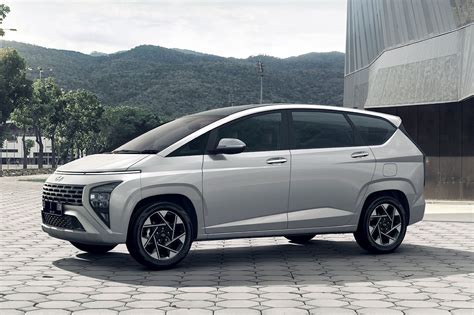 2023 Hyundai Stargazer Is A Stylish Minivan For Hip Families | CarBuzz