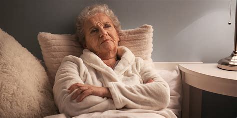 Understanding Sundowning in Dementia Patients | GuideStar Eldercare