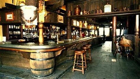 Historic London Pubs - London for Free